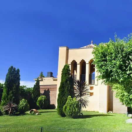 Hotel Cerezos