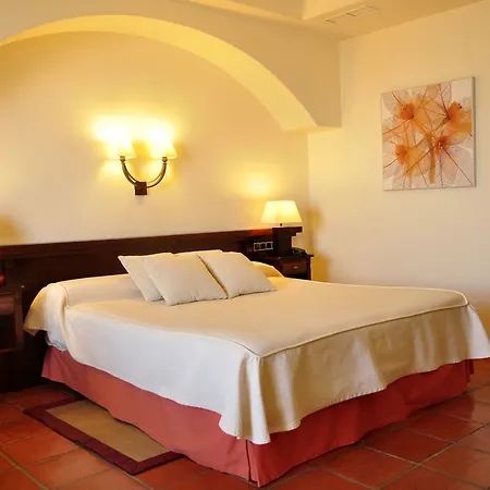 Hotel Cerezos 3*