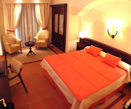 Hotel Cerezos 3*